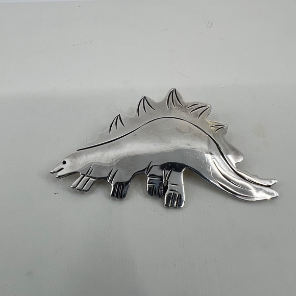 Vintage Sterling Silver Stegosaurus Dinosaur Pin/Brooch - Picture 3 of 9